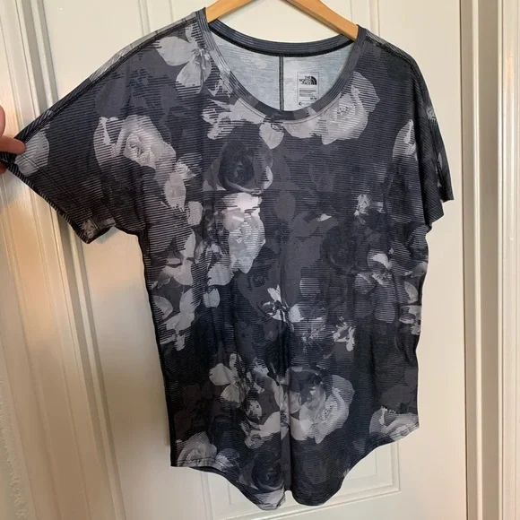 The North Face Workout Short-Sleeve Shirt - Picture 6 of 12